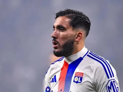 Fan Man Utd phát cuồng, đòi ký ngay sao trẻ Lyon sau pha xử lý khiến Rio Ferdinand sững sờ