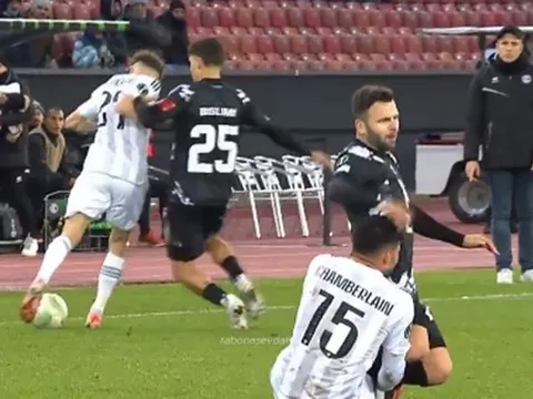 Cay cú, người cũ Arsenal khơi mào cuộc ẩu đả