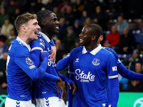 Chấp 10 điểm, Everton vẫn thăng tiến cực mạnh trên BXH Premier League