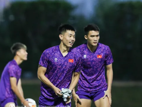Chia tay U23 Việt Nam, Đình Bắc tâm sự rớt nước mắt