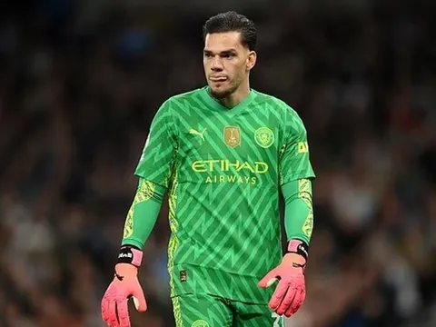 CHÍNH THỨC: Ederson tiếp tục nhận thêm hung tin