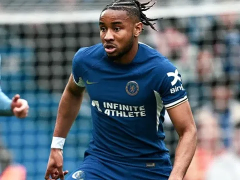 Tái xuất sau 3 tháng, Nkunku nhanh chóng phản ứng