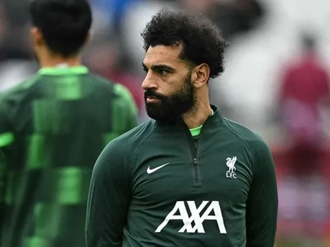 Chưa đến Liverpool, Slot đã nhận thấy bài toán hóc búa