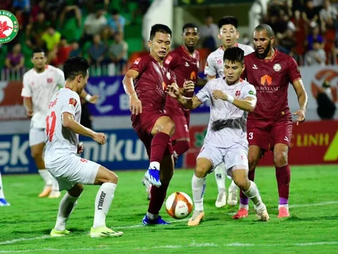 "Chúng tôi là đội trung bình yếu ở V-League, phải biết thân biết phận"