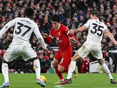 Chuyên gia bênh vực Erik ten Hag