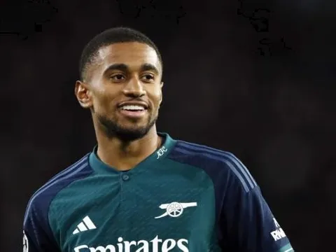 Chuyên gia khuyên 'người thay thế Saka' rời Arsenal