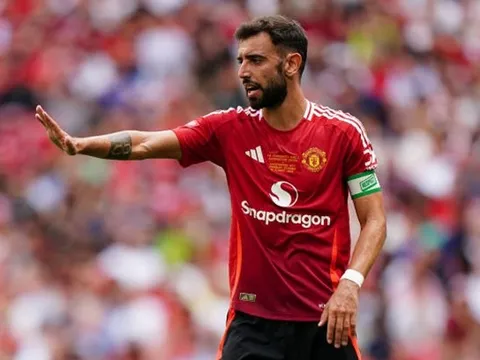 Chuyển nhượng trưa 12/8: Rõ tương lai Fernandes ở Man United; Van Dijk tiết lộ chuyện hợp đồng