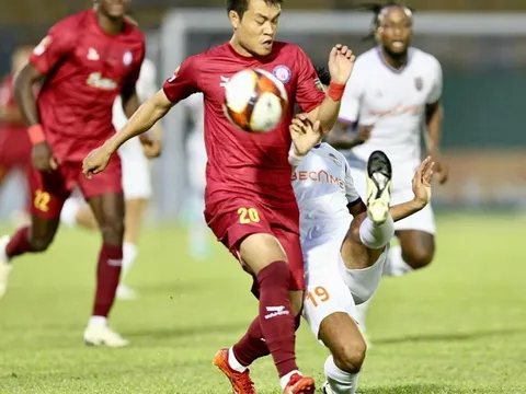 CLB V-League nợ lương dai dẳng, HLV công khai suy nghĩ