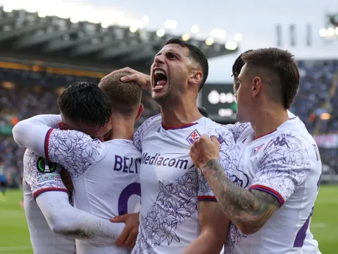 Fiorentina giành tấm vé vào chung kết UECL để tri ân giám đốc quá cố