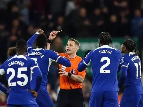 Công nghệ VAR: "Cơn ác mộng" của bóng đá hiện đại?