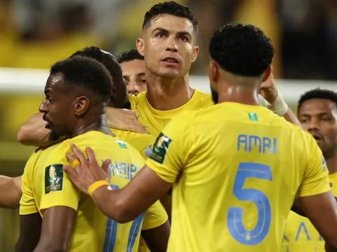 Cú đúp của Ronaldo đưa Al Nassr vào chung kết