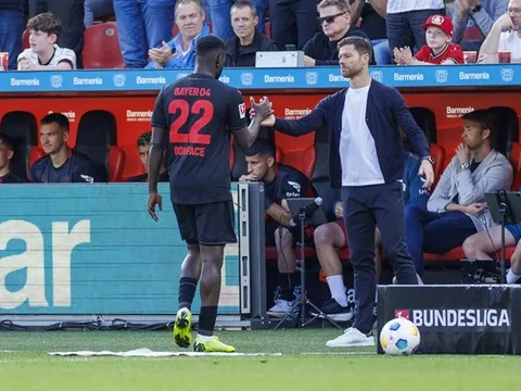 Xabi Alonso vẫn lạc quan dù sắp mất nửa đội hình