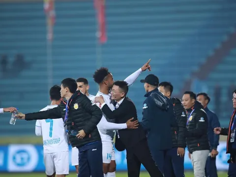 Dẫn đầu V-League, HLV Nam Định nói lời giống Lê Huỳnh Đức