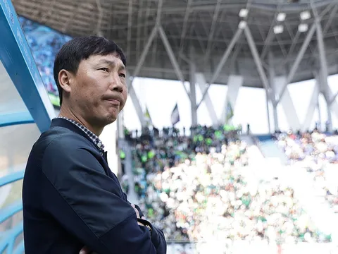 Đến Việt Nam, Kim Sang-sik yêu cầu dàn trợ lý tới... 12 người