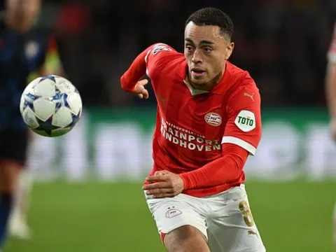 Sergino Dest "ngán" Mbappe, nói thẳng về Messi