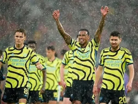 'Điều tốt nhất cho bóng đá Anh là Arsenal vô địch'