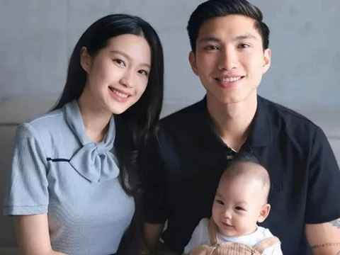 Đoàn Văn Hậu và bà xã xinh đẹp khoe bức ảnh đặc biệt