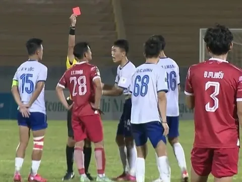 Cầu thủ đánh nhau trong trận đấu, VPF đề nghị VFF kỷ luật nặng