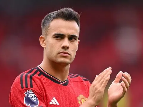 Dortmund khiến Man United đau đầu