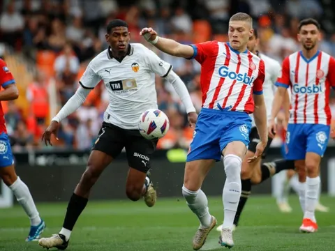 Artem Dovbyk là ai mà khiến Arsenal theo đuổi?