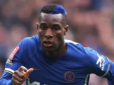 Drogba ủng hộ “tội đồ” Chelsea