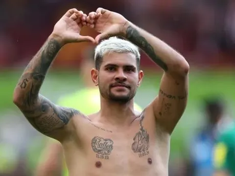 Eddie Howe phản ứng khi Bruno Guimaraes chào tạm biệt Newcastle