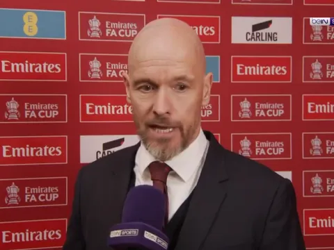 Phản ứng của Ten Hag trước án sa thải