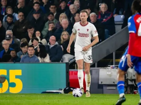 "Tôi cảm thấy Jonny Evans thực sự ở đó, cậu ấy chẳng làm gì cả"