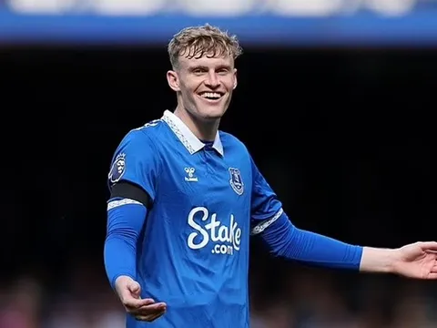 Everton bật đèn xanh, Man Utd mở đàm phán với trung vệ thép