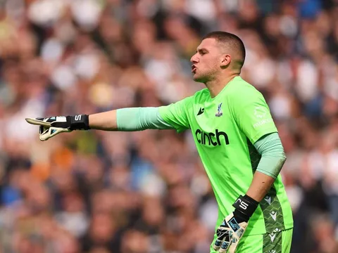 Wolves nhắm thủ môn trưởng thành từ lò đào tạo Carrington