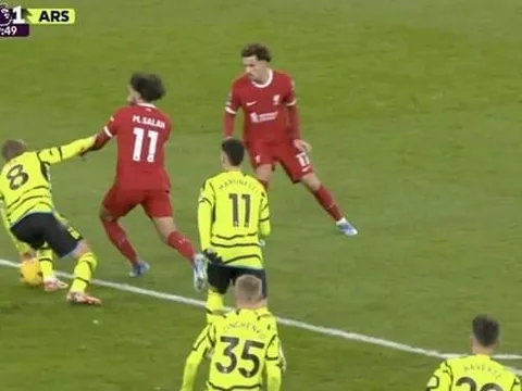 VAR và trọng tài lại mang đến nỗi ám ảnh cho Liverpool