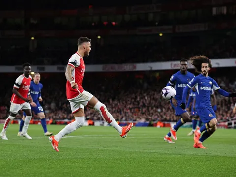 Ferdinand: “Chelsea giống như những đứa trẻ trước Arsenal”