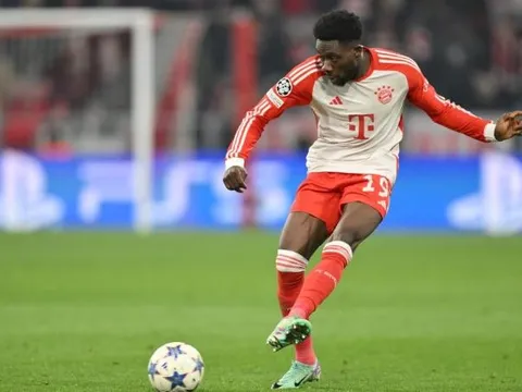 Davies có ngay động thái mới khi bị Real ngó lơ