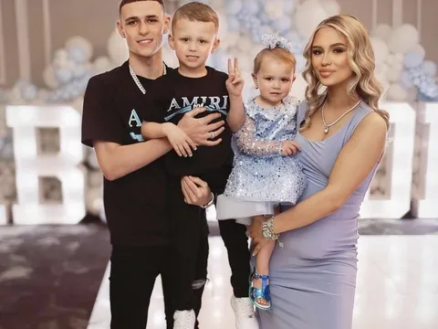 Foden báo tin vui theo cách xa hoa