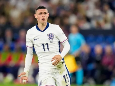 Chơi tệ, Phil Foden vẫn được đồng đội bảo vệ