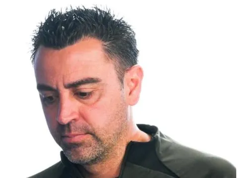 HLV Girona nhắn Xavi: "Bạn sẽ luôn thua nếu..."