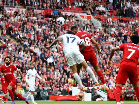 Emerson Royal chơi tệ hại trước Liverpool