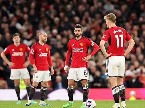 Neville chỉ ra điểm vô lý tại Man Utd