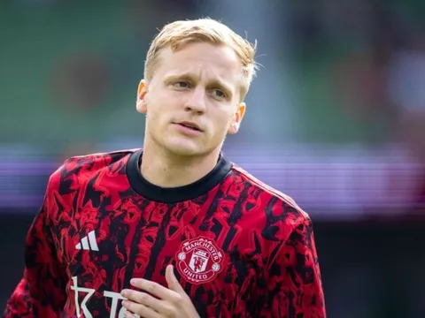 Bán đứt Van de Beek, M.U sẽ lỗ nặng