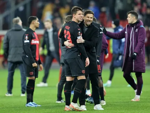 Cú ăn ba cho Bayer Leverkusen?