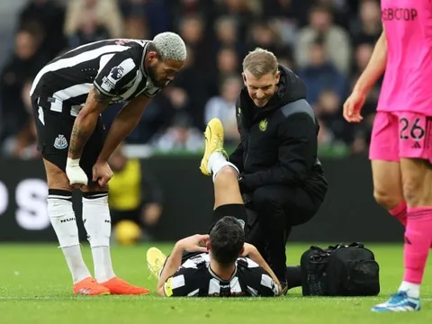 Thắng 2-0, Chelsea còn nhận 2 cú hích ở trận kế tiếp