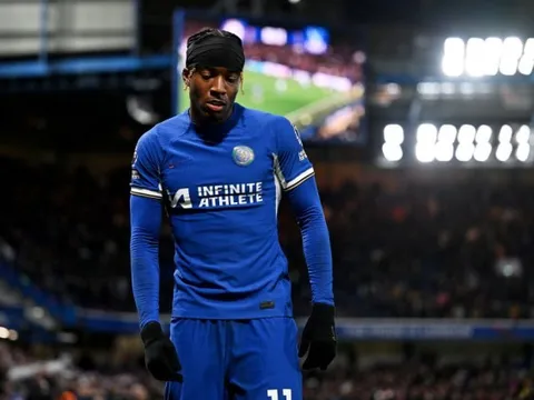 Vừa ghi bàn, cầu thủ liền bị Chelsea tàn nhẫn bán đứt