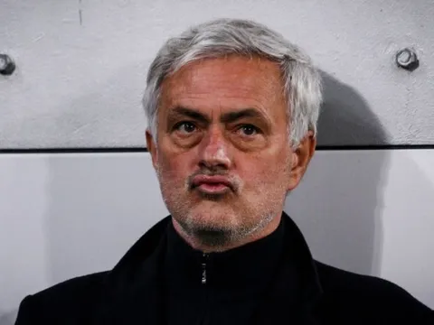 Rớt nước mắt với lý do Mourinho ngừng xem Chelsea thi đấu