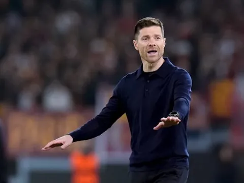 Xabi Alonso cảnh giác trước AS Roma