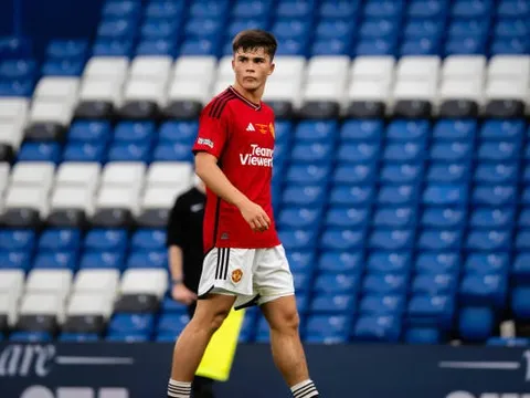 "Luke Shaw mới" và 4 sao mai có thể cùng M.U du đấu Hè
