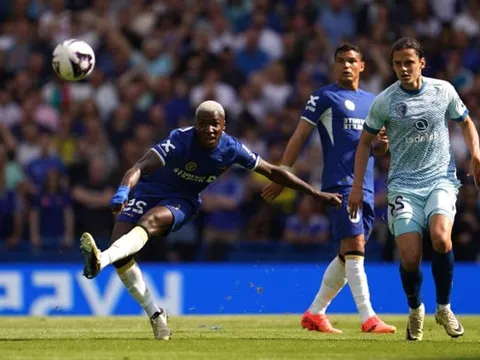 CĐV Chelsea đồng thanh hét 1 từ mỗi khi Moises Caicedo có bóng