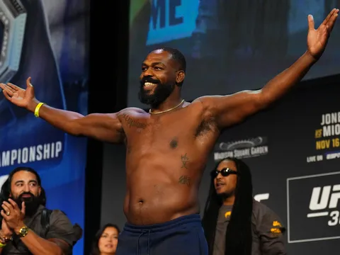 Jon Jones phản pháo cực gắt khi Kamaru Usman dự đoán Brock Lesnar sẽ thắng anh trên sàn đấu vật