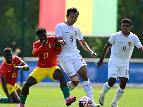 Thua phạt đền, HLV Shin nhận thẻ đỏ, U23 Indonesia vỡ mộng Olympic