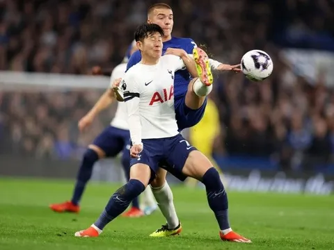 Chuyên gia phấn khích khi sao trẻ Chelsea bắt chết Son