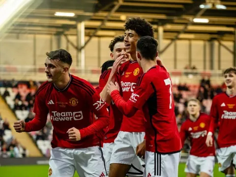 Hạ đẹp Man City, bầy trẻ Quỷ đỏ lên đỉnh nước Anh